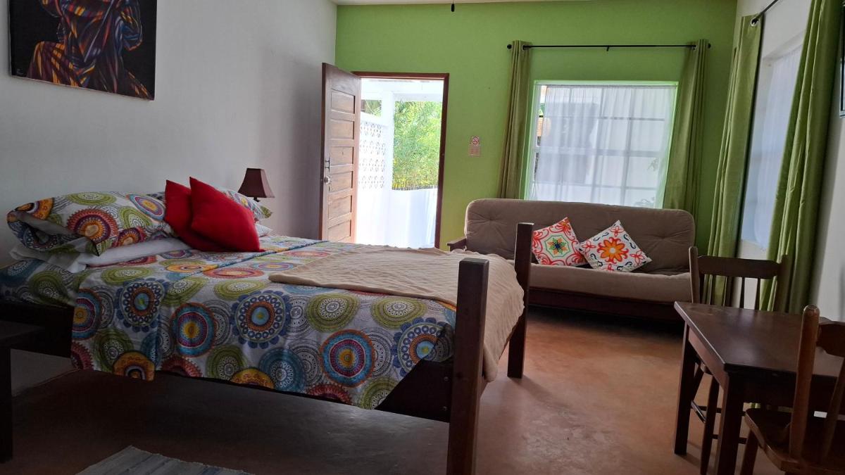 Amanda's Place Green Studio - pool and tropical garden - Housity