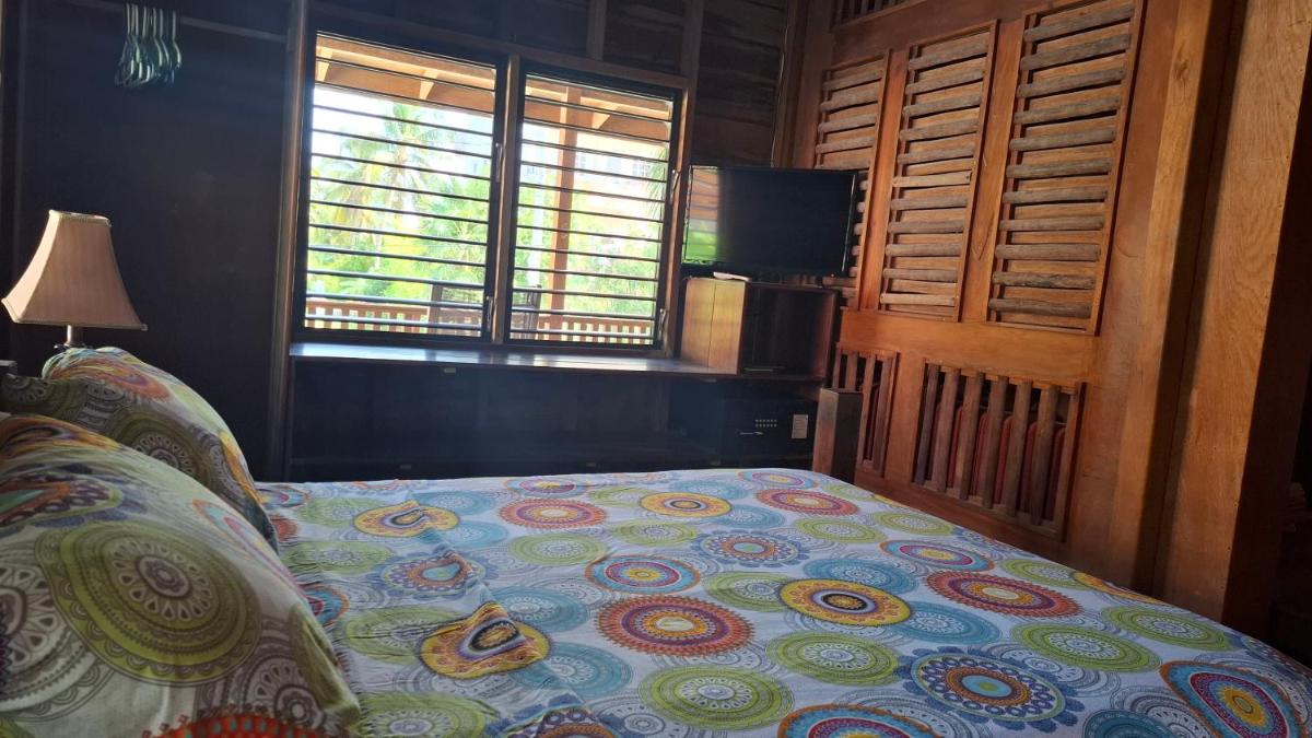 Amanda's Place Casa Amancer - sea view, pool and tropical garden - Housity