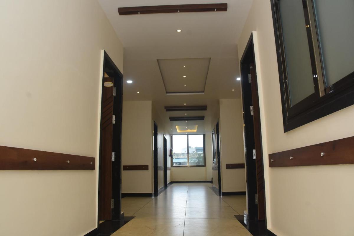 Hotel Laxmi Niwas - Housity