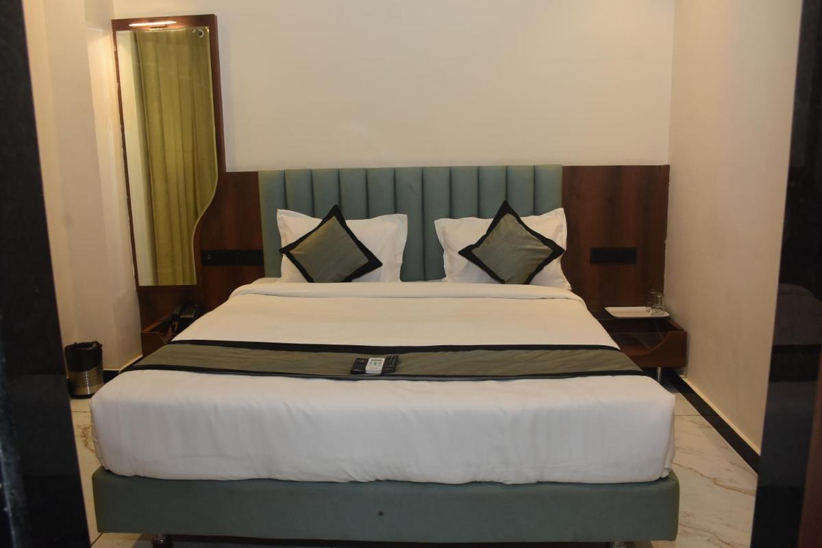 Hotel Laxmi Niwas - Housity