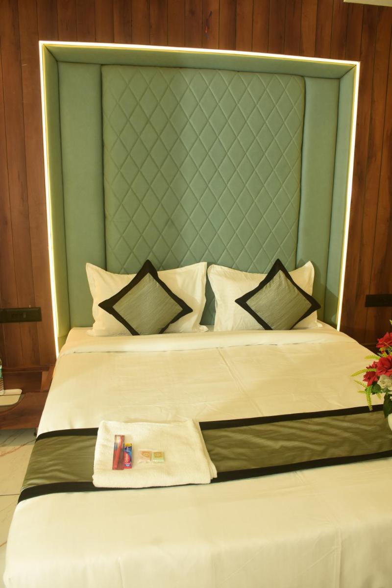 Hotel Laxmi Niwas - Housity
