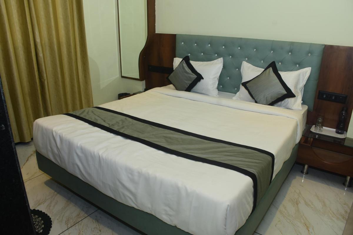 Hotel Laxmi Niwas - Housity