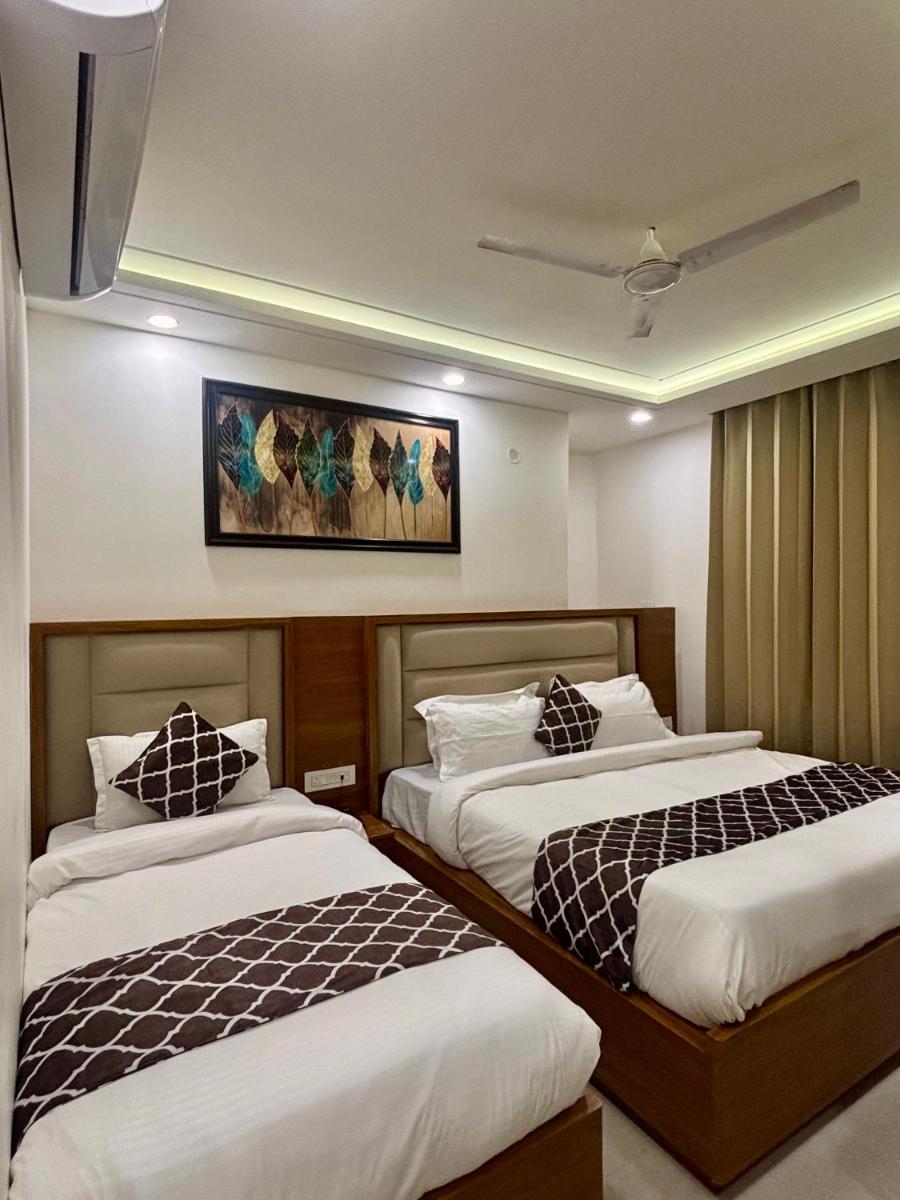 Hotel G R Residency GOLDEN TEMPLE JUST 2 mins WALKING DISTANCE FROM HOTEL - Housity