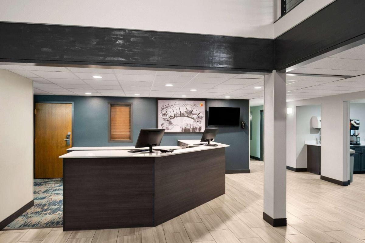 Super 8 by Wyndham Columbus - Housity