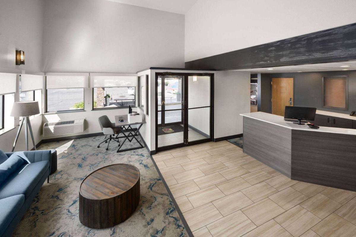 Super 8 by Wyndham Columbus - Housity