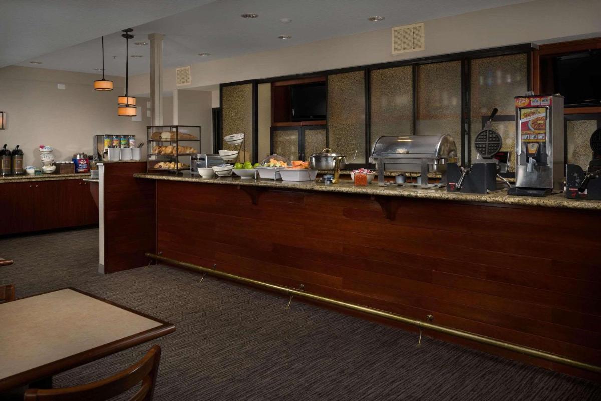 Country Inn & Suites by Radisson, Portland International Airport, OR - Housity