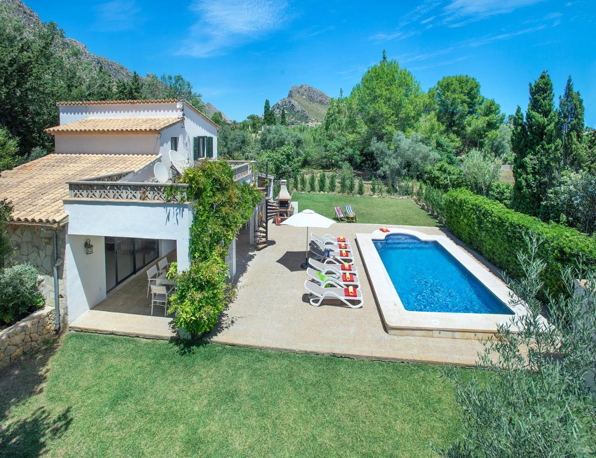 Owl Booking Villa Bocoris - 15 Min Walk to the Beach - Housity