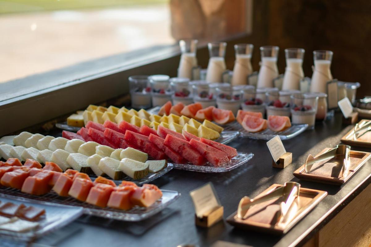 Comida en o cerca de este hotel