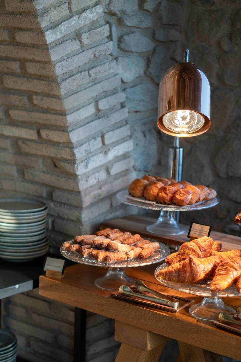 Comida en o cerca de este hotel