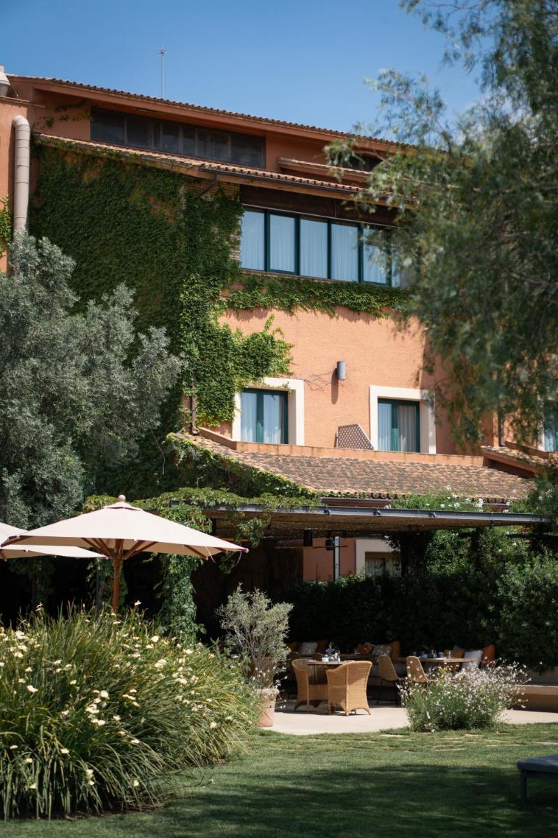 Jardín al aire libre en Hotel Peralada Wine Spa & Golf
