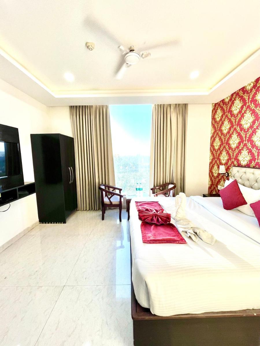 Hotel Lycoris Zirakpur Chandigarh !! Top Rated & Most Awarded Property in Tricity !! Main Highway Hotel - Housity