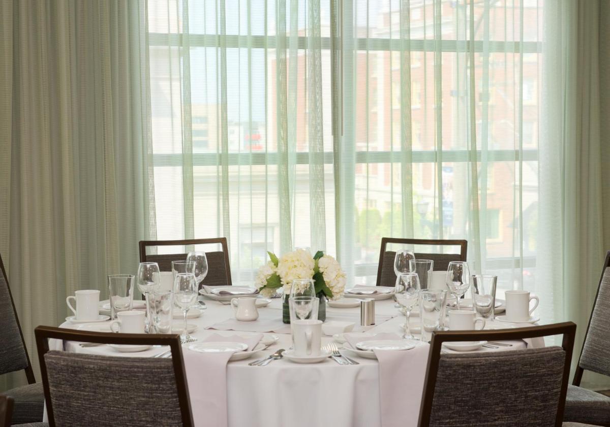 Courtyard by Marriott Seattle Everett Downtown - Housity