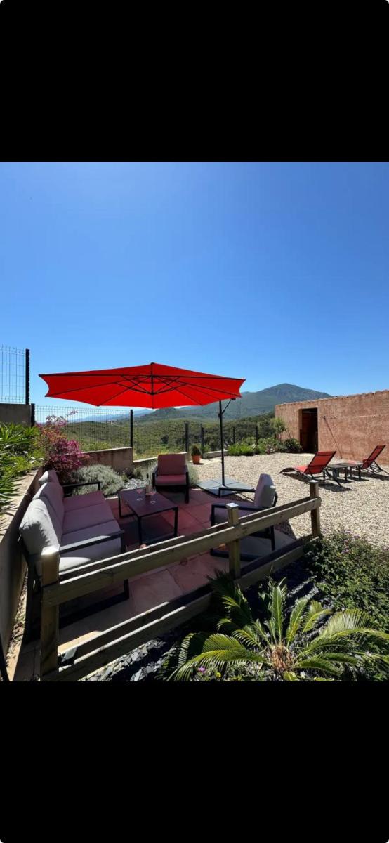 Très jolie mini villa douillette avec vue sur montagne - Housity