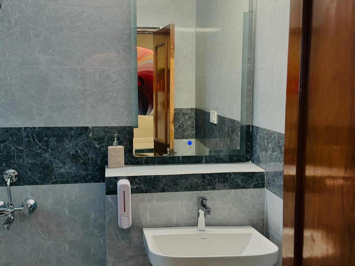 HOTEL ROYAL PRESIDENCY INN - Housity
