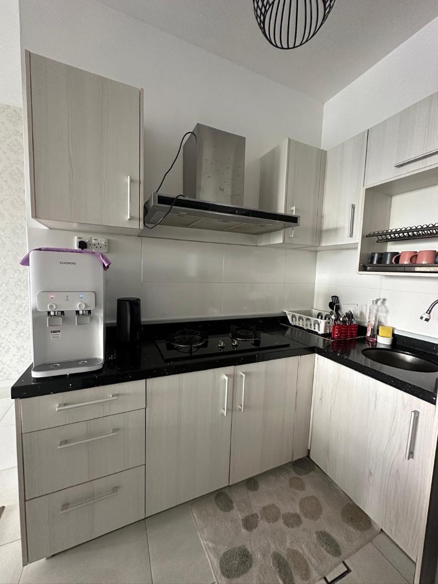 Kyra The Heights Residence Condo Ayer Keroh Melaka WiFi, Netflix & Pool - Housity
