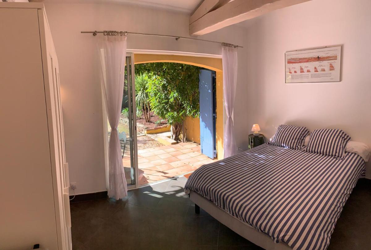 Sous les pins parasols - Housity