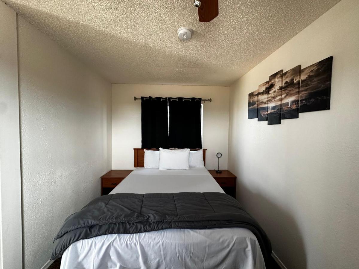 071A Private Studio near South Rim Sleeps 6- No Kitchen - Housity