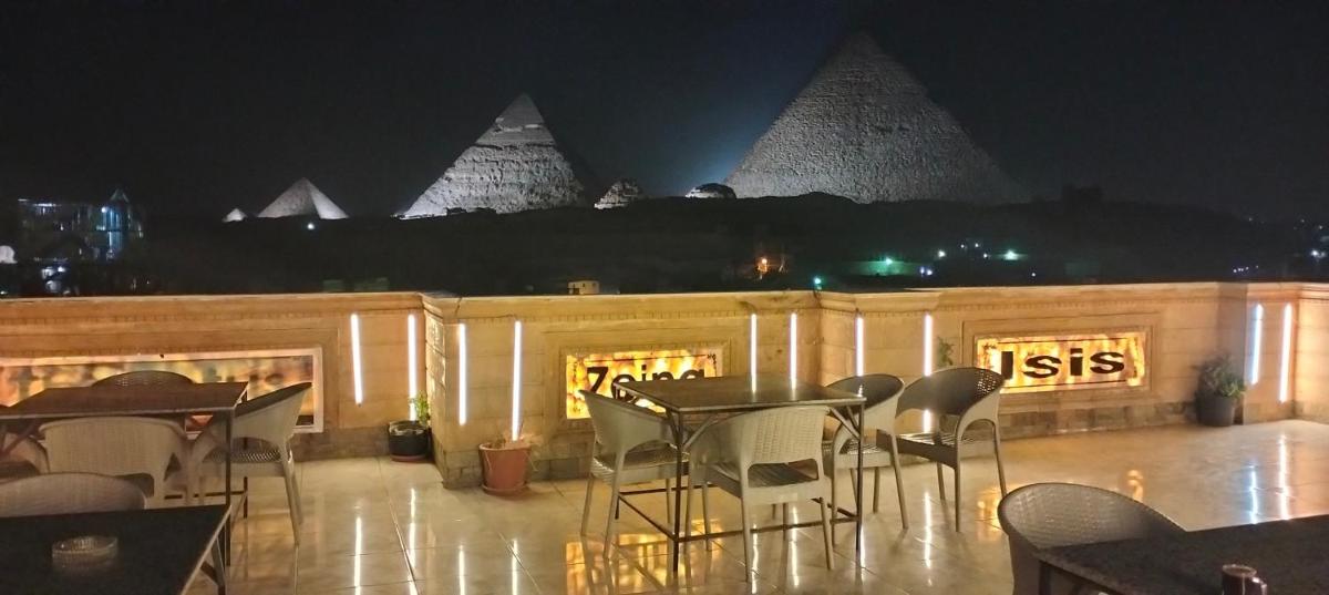 Zeina pyramids view - Housity