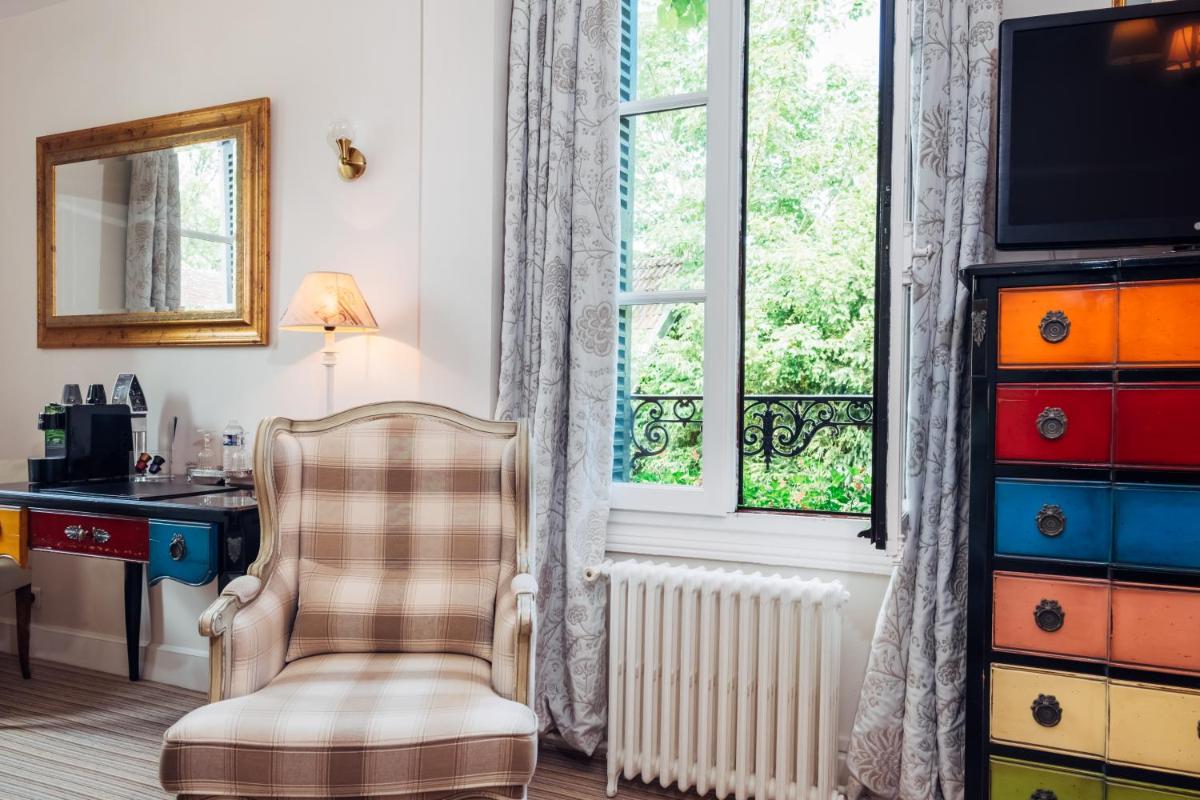 Coin salon dans l'établissement Auberge du Bon Laboureur Chenonceaux