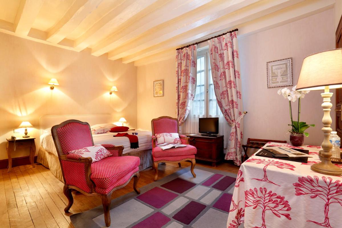 Coin salon dans l'établissement Auberge du Bon Laboureur Chenonceaux