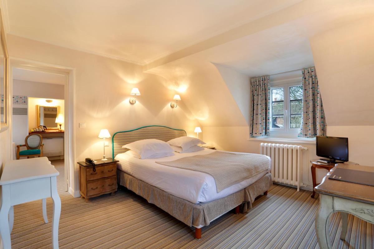 Un ou plusieurs lits dans un hébergement de l'établissement Auberge du Bon Laboureur Chenonceaux