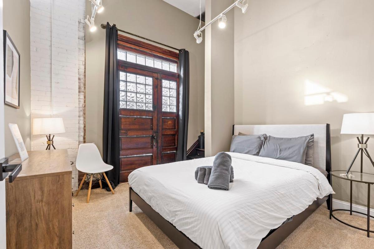 KING Sleep10 5Bed 4BR 2BA Swepson ICON - Housity