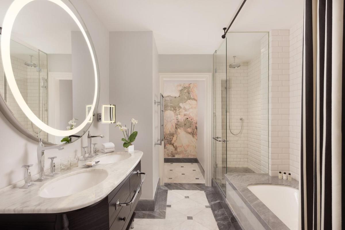 Un baño de Hotel Maria Cristina, a Luxury Collection Hotel, San Sebastian