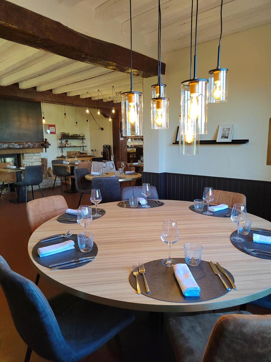 Restaurant ou autre lieu de restauration dans l'établissement Logis Relais Saint Michel