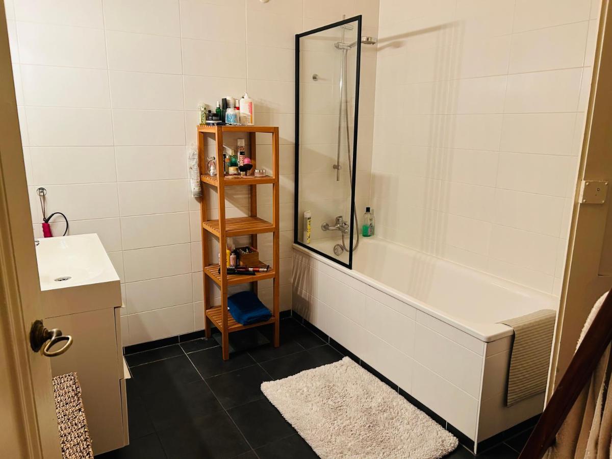 Grande chambre au bord du lac - Housity