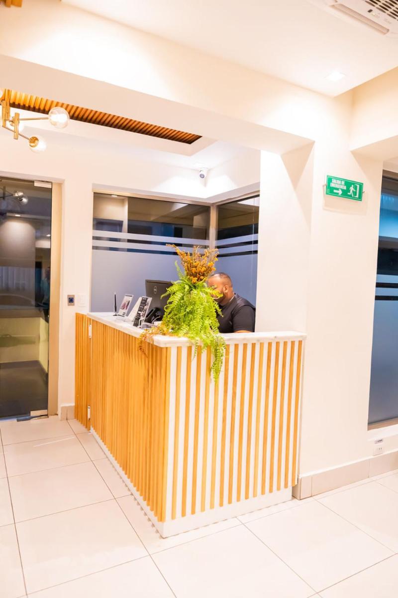 Hotel Stay Here Suites - Housity