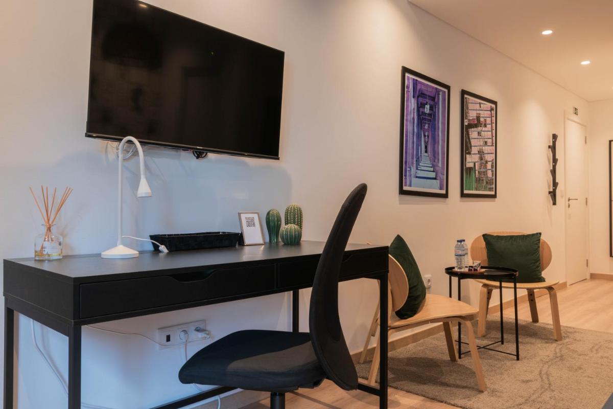 7Min to Uni Sé-Velha - AC - Work Desk - 300MBs WiFi - Housity