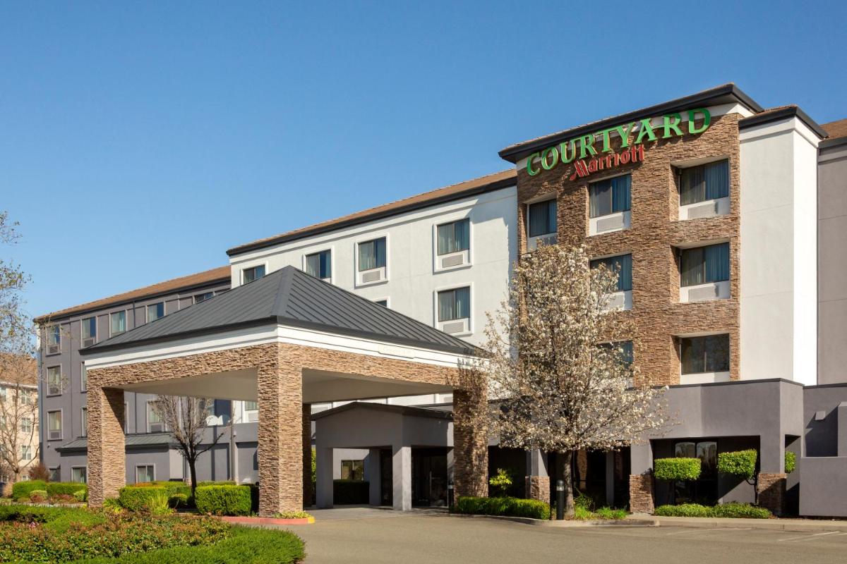 Courtyard by Marriott Roseville Galleria Mall/Creekside Ridge Drive - Housity