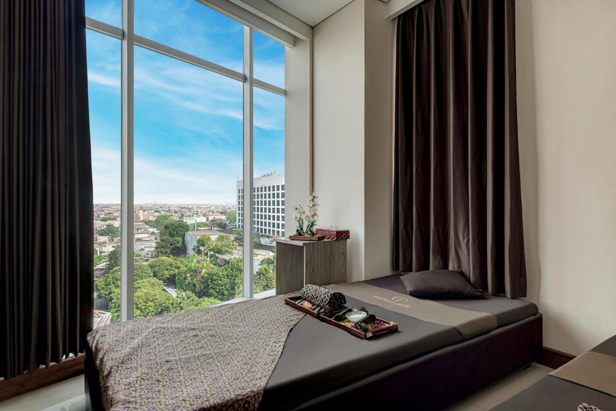 Goldvitel Hotel Surabaya - Housity