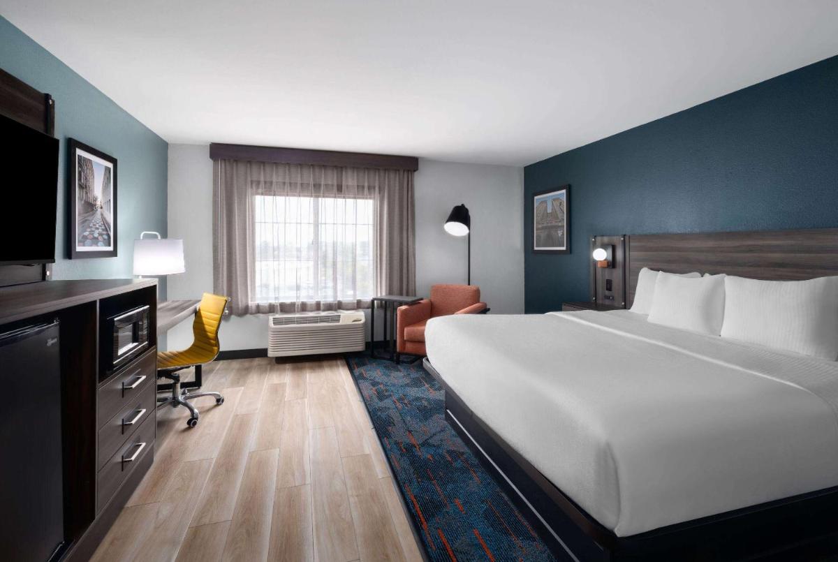 La Quinta by Wyndham Greensboro NC - Housity