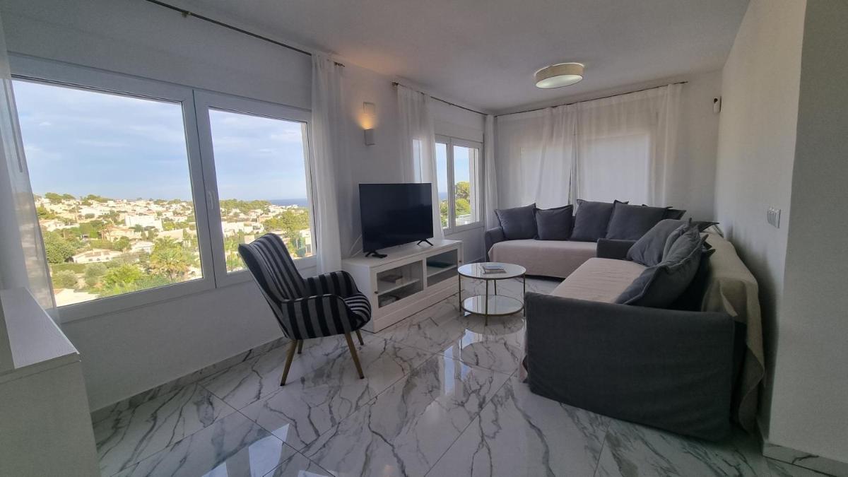 Meerblick Villa mit Terrasse, Pool und kostenlosen WLAN neu renoviert - Housity