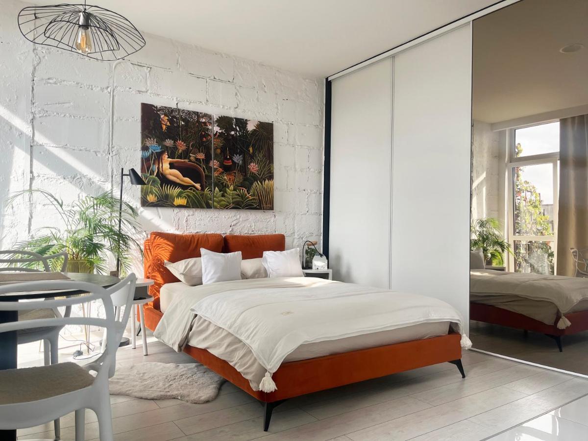 Apartament I LOVE PIOTRKOWSKA z wielkim lustrem, balkonem i klimatyzacją - Housity