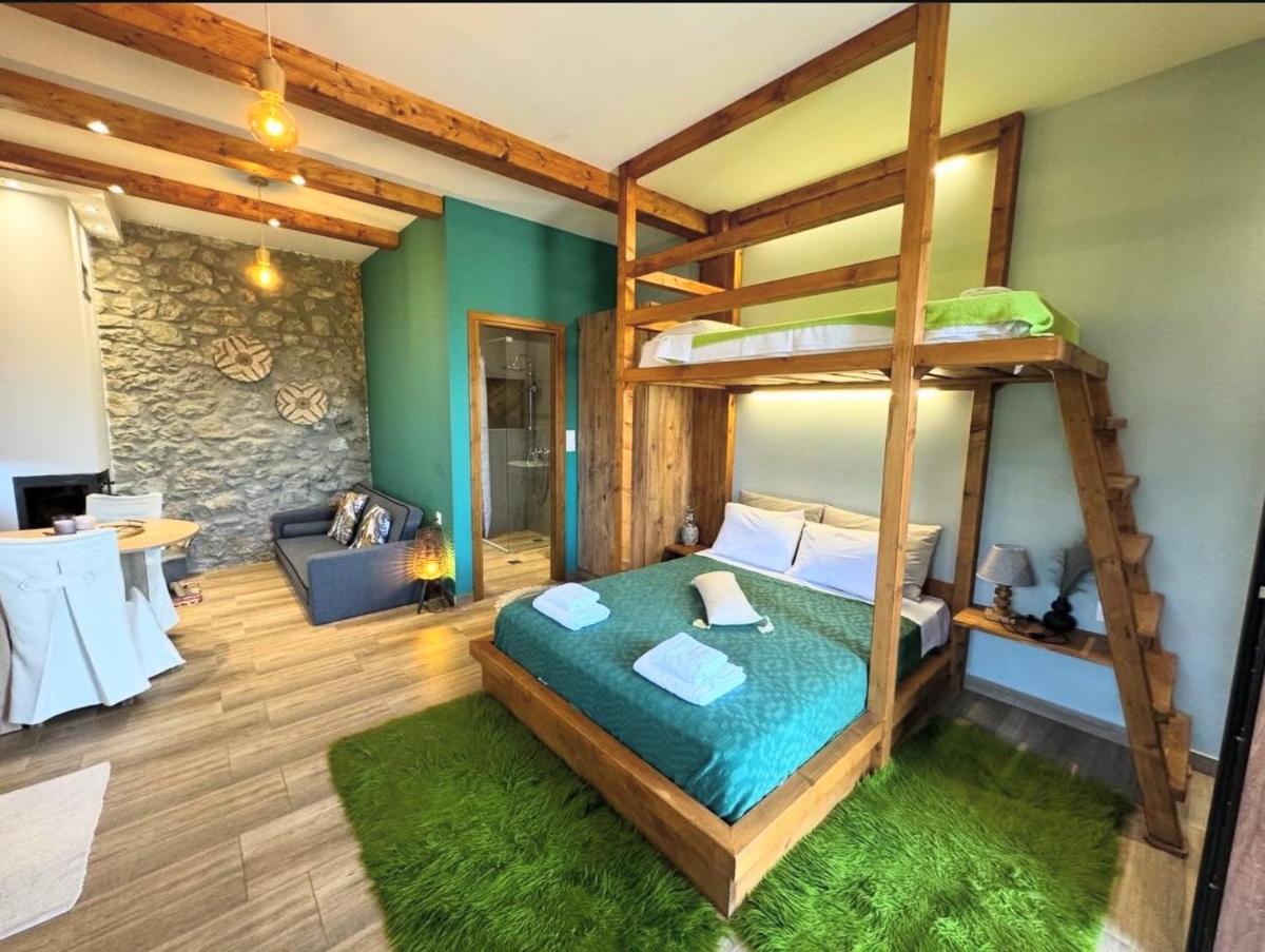 ΧΑΡΟΥΛΑ STUDIO - Housity