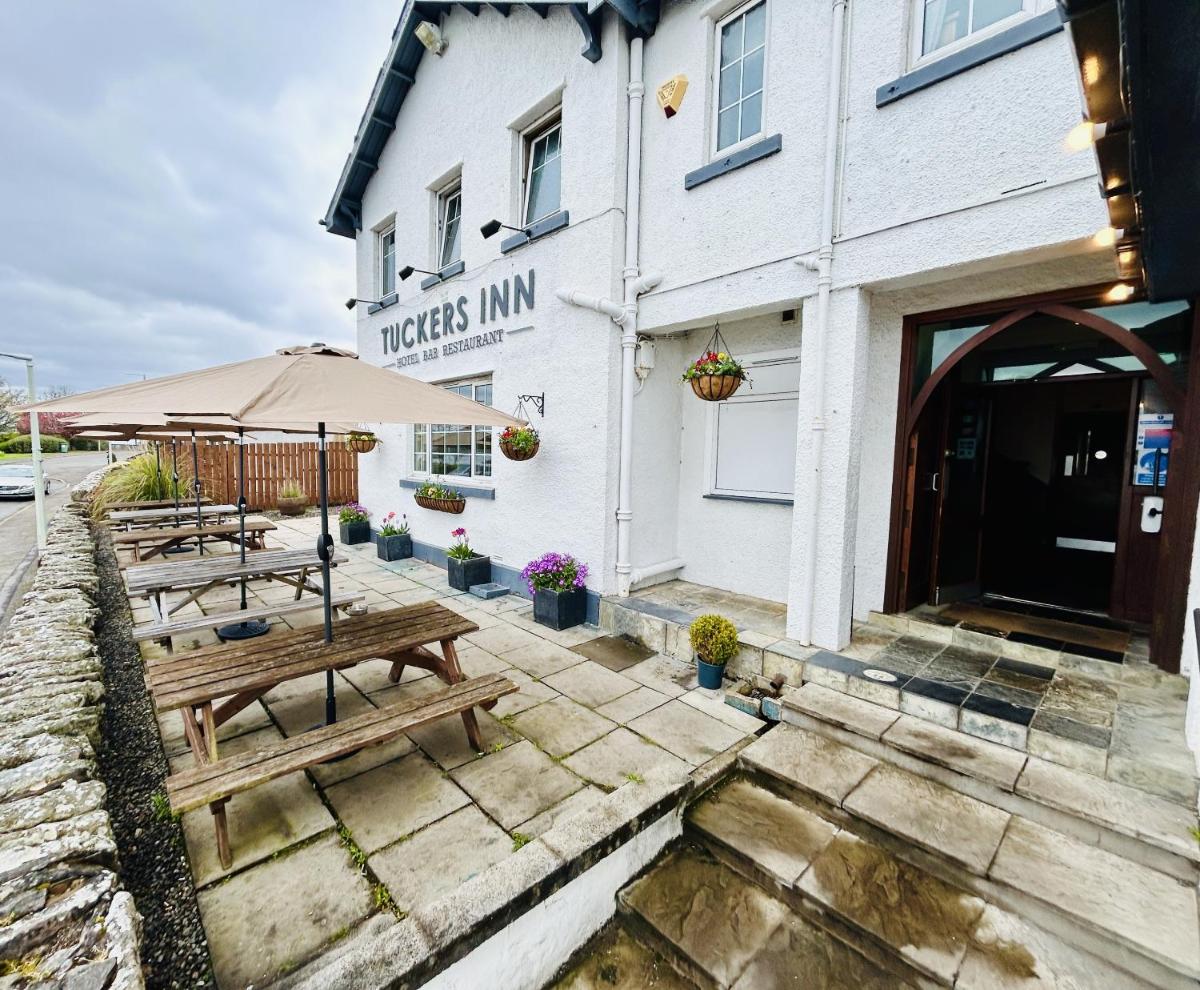 Tuckers Inn - Housity