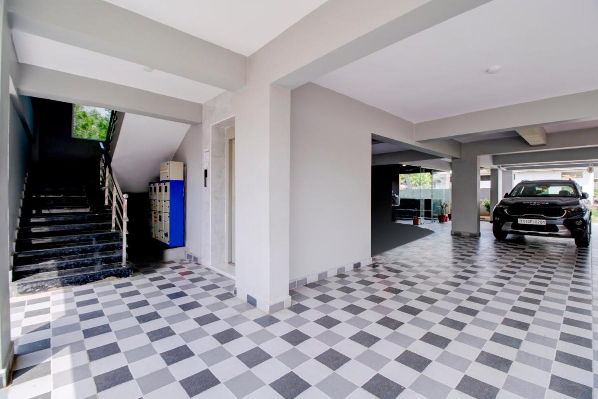 Hotel CJ Pride - Housity