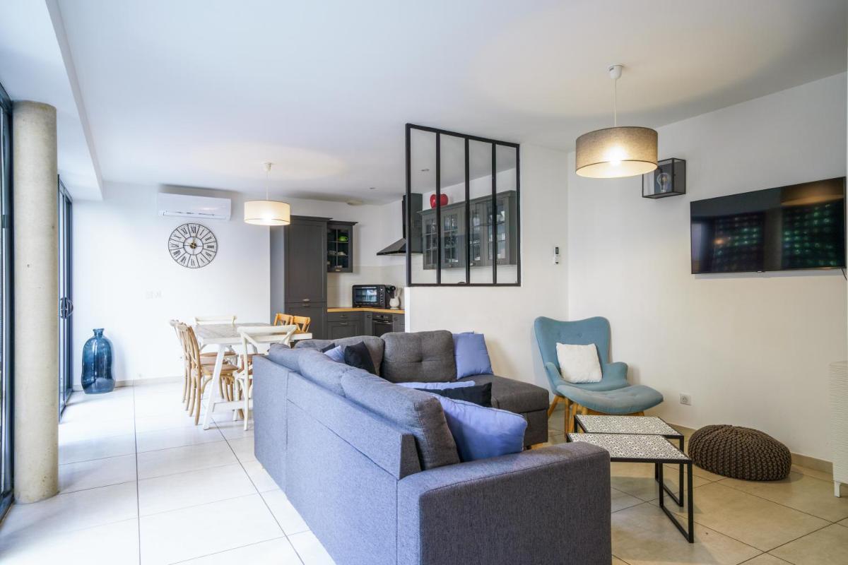 Maison d'architecte centre Tours jardin, climatisation, parking 5 p - Housity