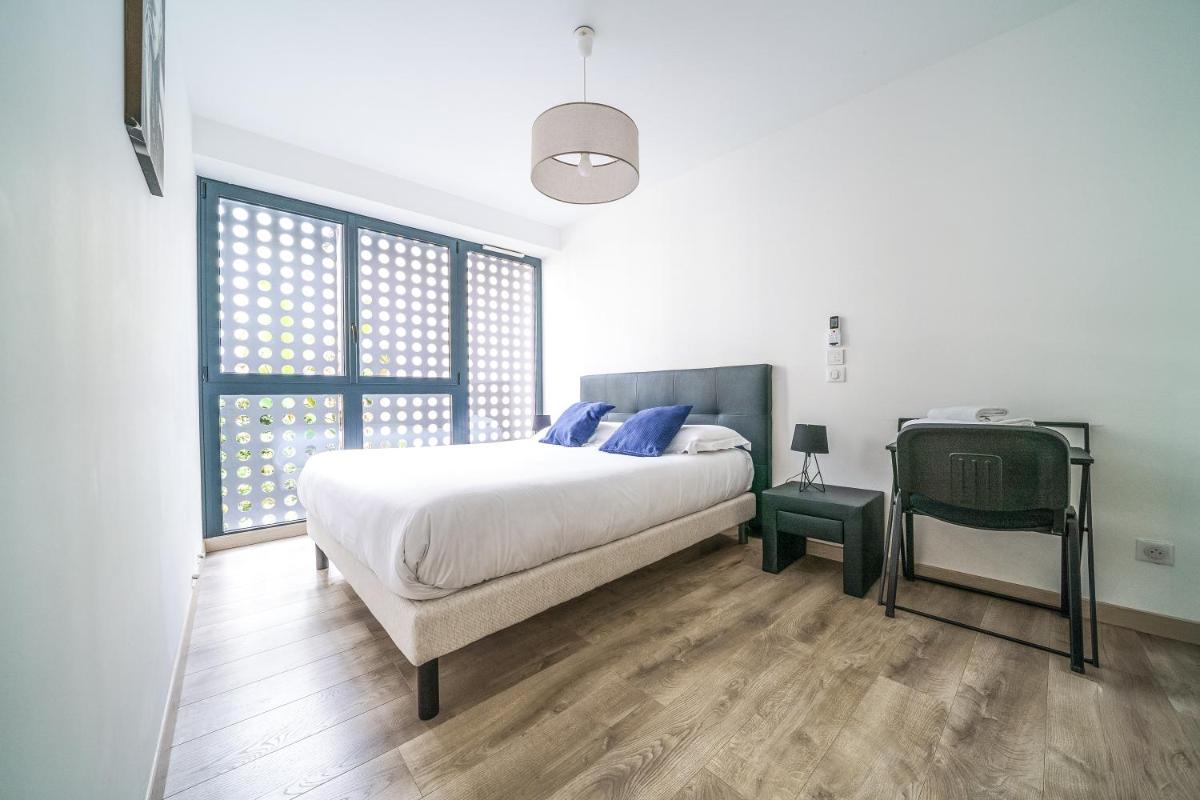 Maison d'architecte centre Tours jardin, climatisation, parking 5 p - Housity