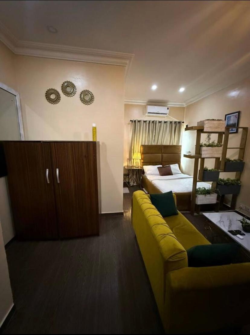 Cozy studio unit in lekki phase 1 - Kitchen, 24-7 light, wifi, Netflix - Hizvo