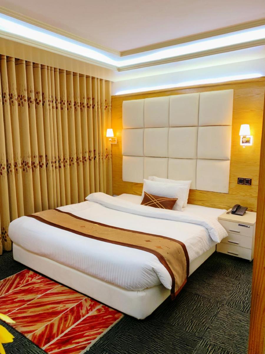 Ambassador Runway Hotel - Housity