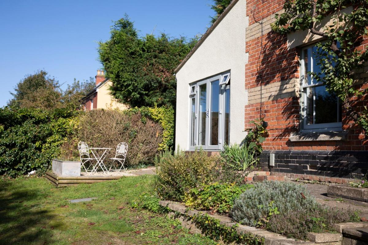 Stylish one bed apartment in the Stroud Valleys - Housity