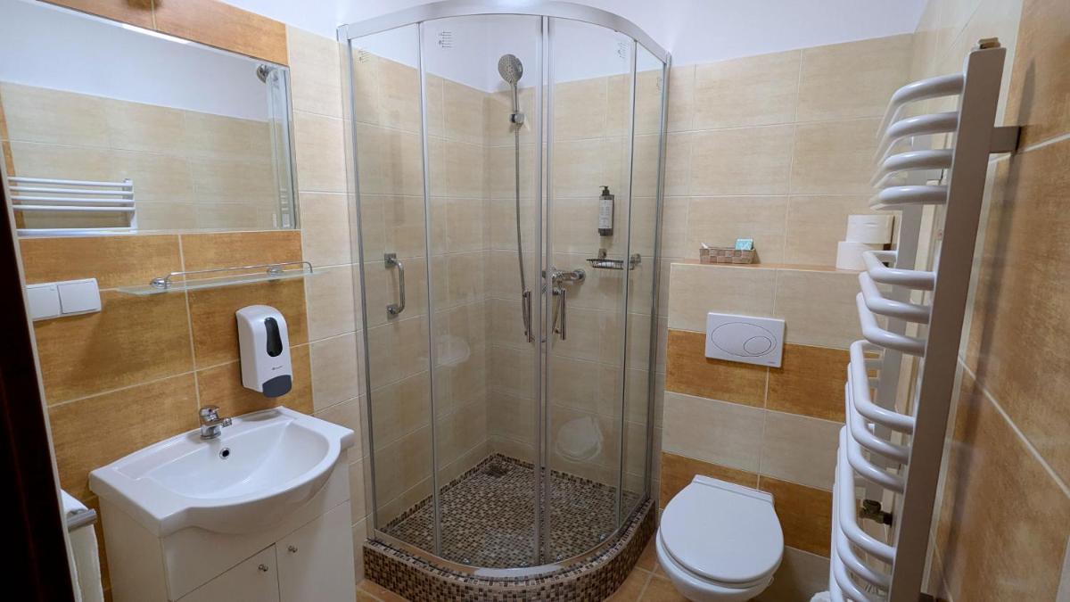 Hotel MAGNAT - Housity