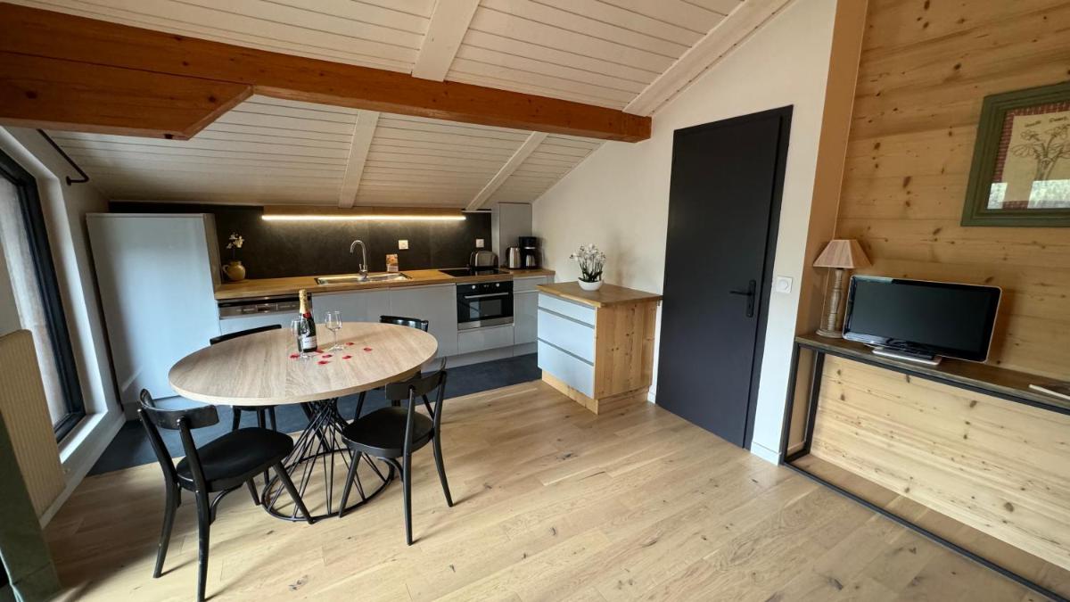 Cuisine ou kitchenette dans l'établissement Café-Hôtel Le Morillon, Domaine du Grand Massif-Samoëns