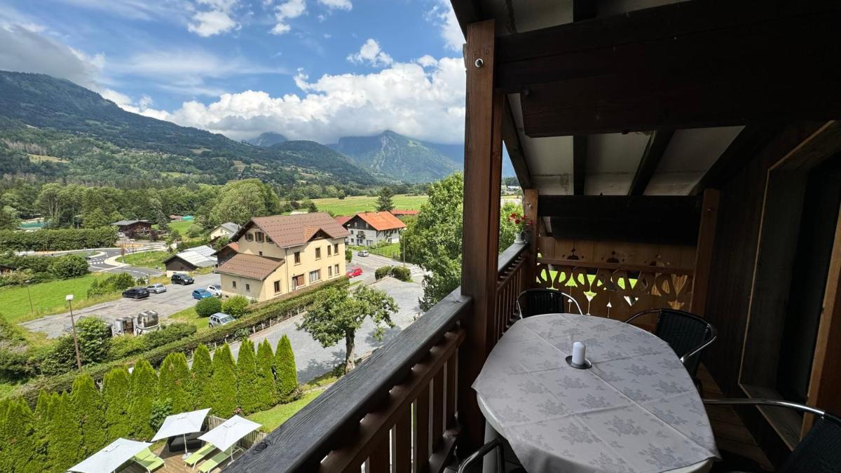 Vue générale sur la montagne ou vue sur la montagne depuis l'hôtel
