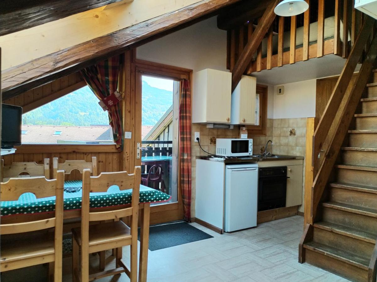 Cuisine ou kitchenette dans l'établissement Café-Hôtel Le Morillon, Domaine du Grand Massif-Samoëns