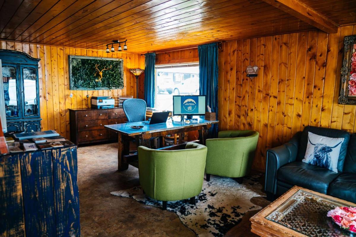 Lodge at Poncha Springs - Housity