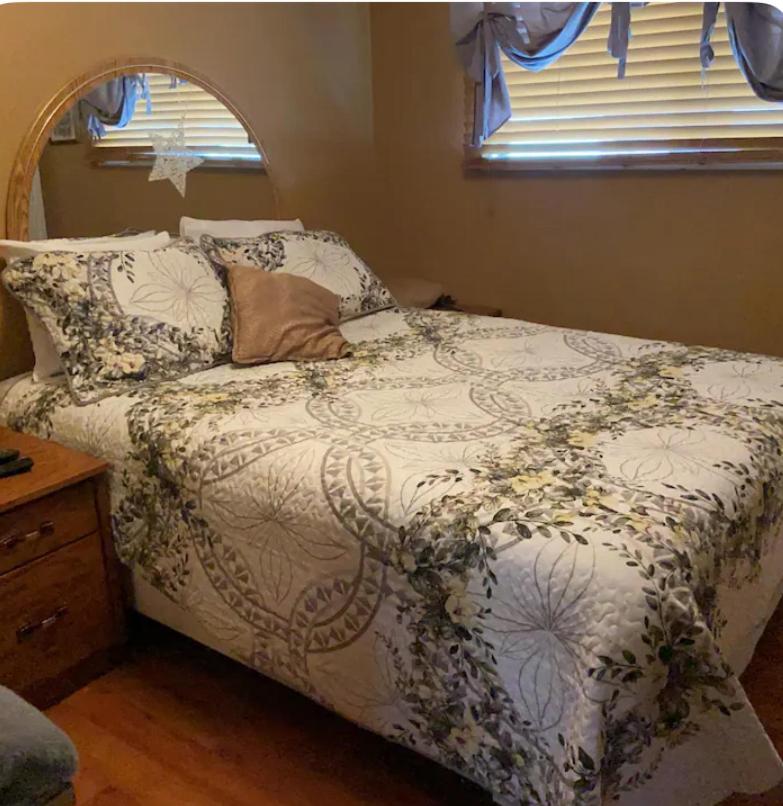 Econo Queen Suite - Housity